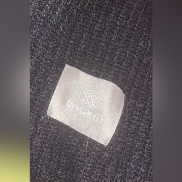 EUC Soia & Kyo Blanket Scarf - Picture 3 of 5